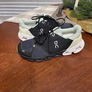 On Cloud Cloudflyer 4 Running Shoes B
 Athletic Sneakers